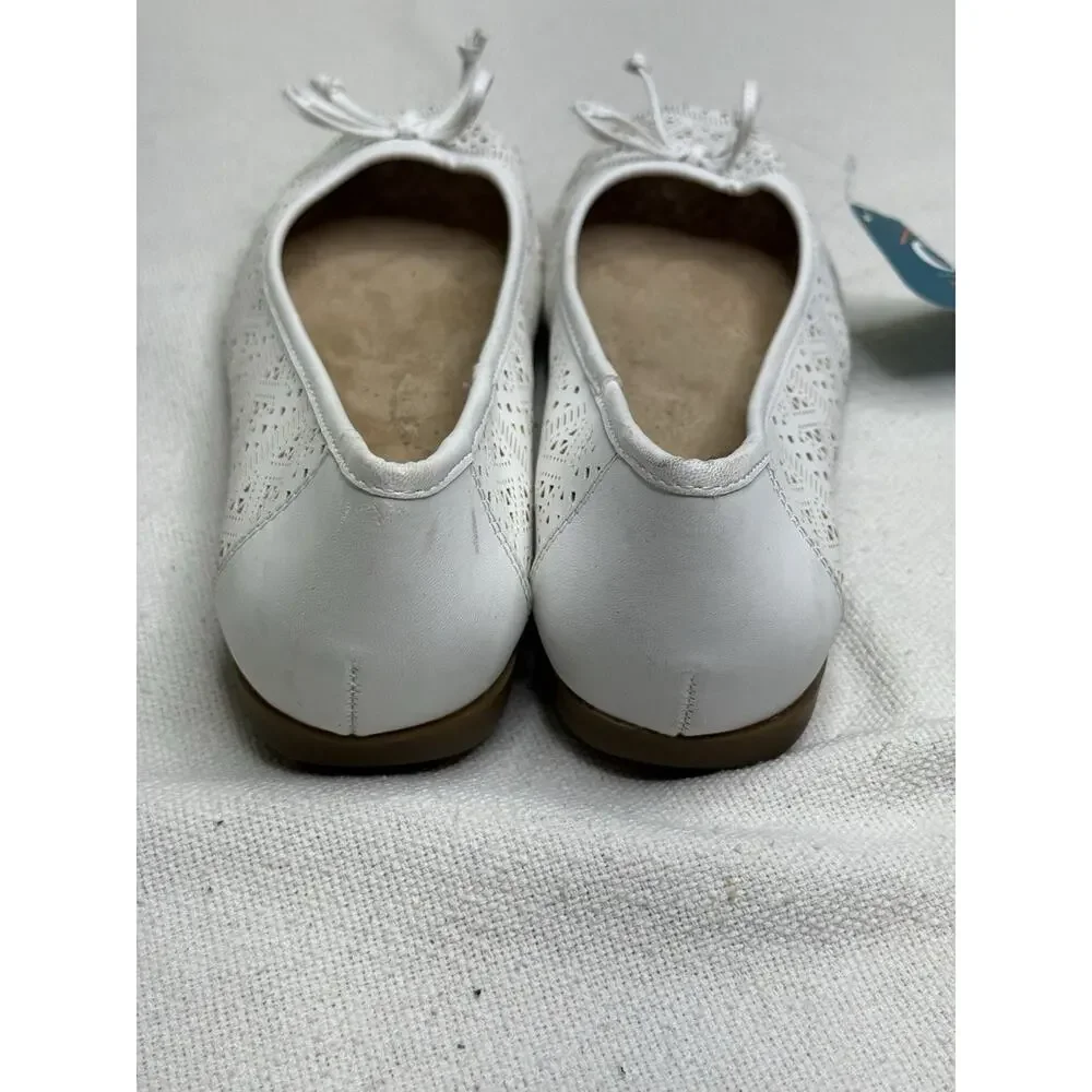 Cliffs by White Mountain Cheryl Women's 8.5M White Perforated Ballet Flats NWOB